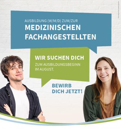 Anzeigenbild: Ausbildung bei Dr. Bleser als MFA - Es sind zwei Sprechblasen in Blau und Grün zu sehen, in denen die Ausbildung zur/zum MFA beworben wird. Links ist ein junger Mann zu erkennen und rechts eine junge Frau. Beide schauen lässig in die Kamera